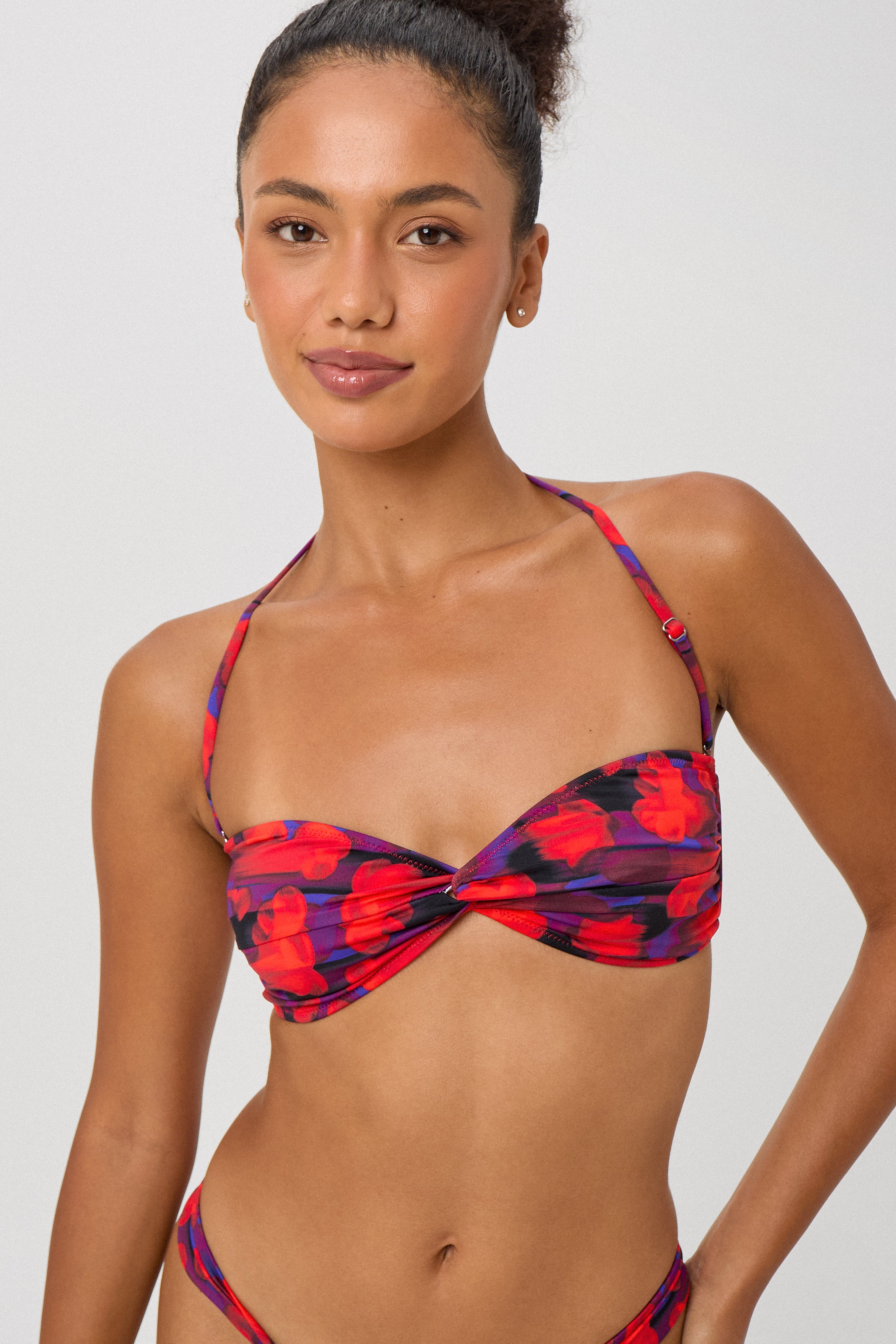 Nia Top (Pinot Noir)